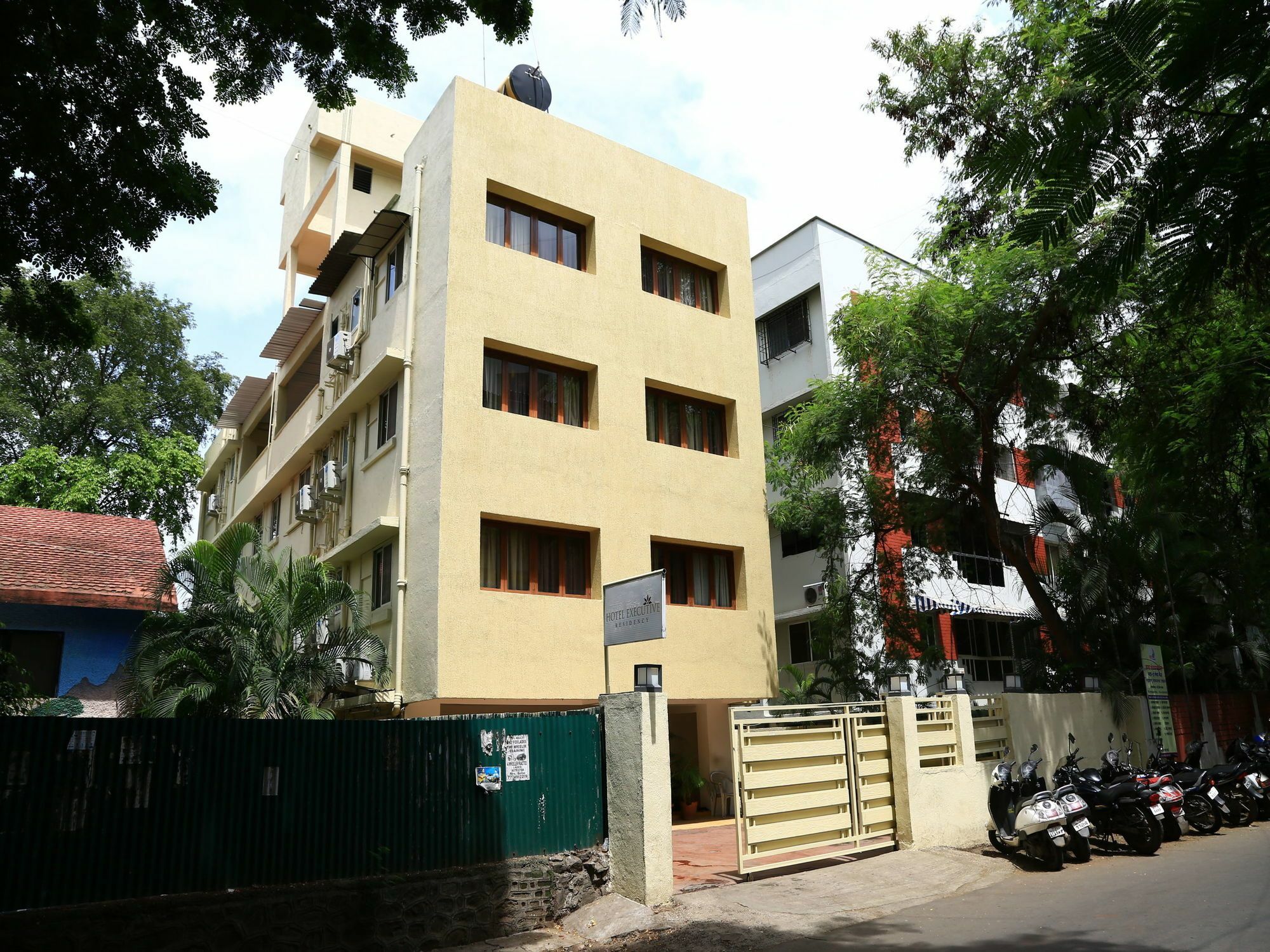 Oyo 13771 Executive Residency Hotel Pune Luaran gambar